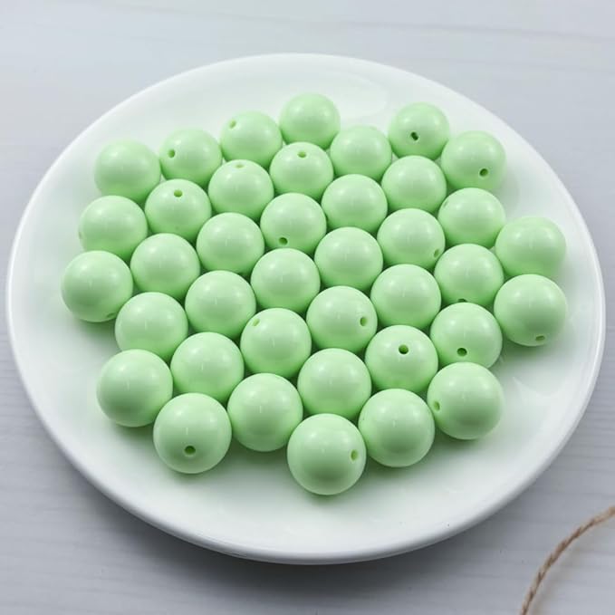 YUEXIGO 40pcs Acrylic Round Beads for Crafts 18mm Resin Candy Color Spacer Beads with Hole for Jewelry Making Sewing Crafts Decoration Necklaces Bracelets Earrings Supplies(Light Green)