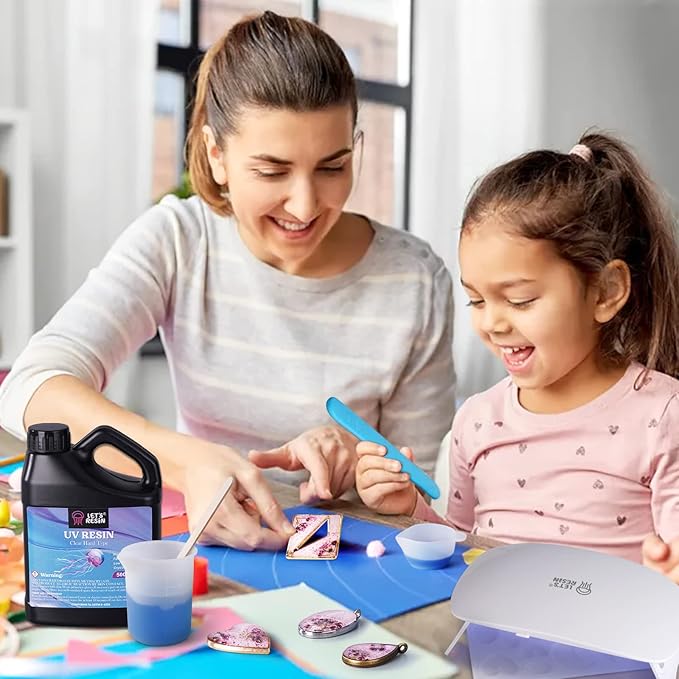 LET'S RESIN UV Resin, 1500g Odorless, Low Shrinkage, Clear Ultraviolet Epoxy Resin with Silicone Measuring Cups, for Jewelry, Molds, Craft Decoration